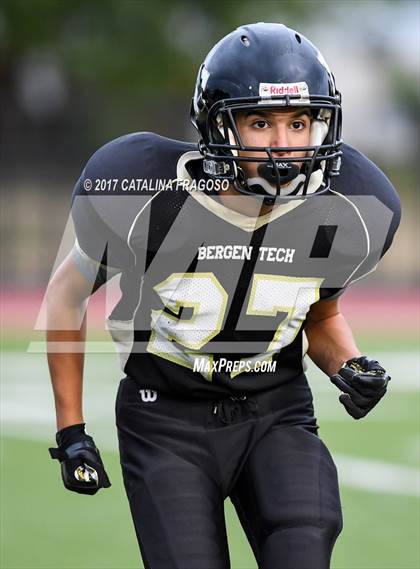 Thumbnail 3 in Cliffside Park vs. Bergen Tech photogallery.