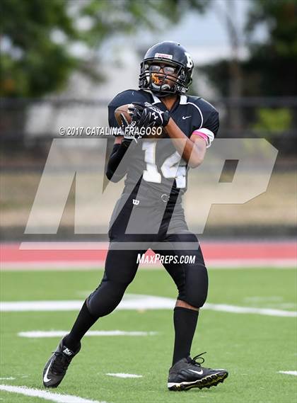 Thumbnail 2 in Cliffside Park vs. Bergen Tech photogallery.