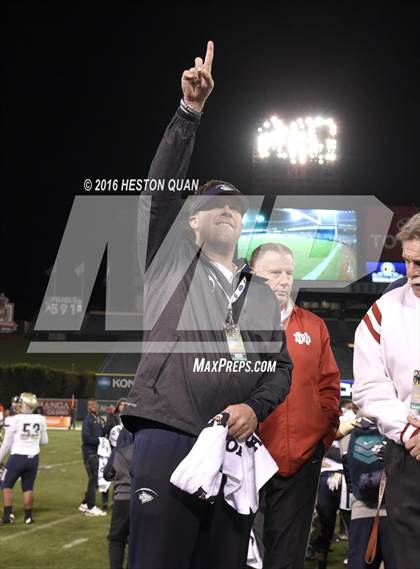 Thumbnail 3 in St. John Bosco vs Mater Dei (CIF-SS D1 Final) photogallery.