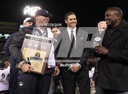 Thumbnail 2 in St. John Bosco vs Mater Dei (CIF-SS D1 Final) photogallery.