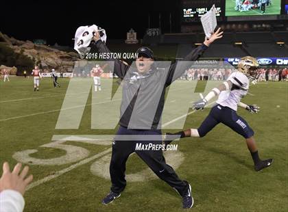 Thumbnail 2 in St. John Bosco vs Mater Dei (CIF-SS D1 Final) photogallery.
