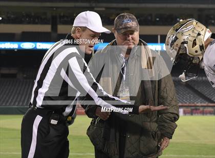 Thumbnail 3 in St. John Bosco vs Mater Dei (CIF-SS D1 Final) photogallery.