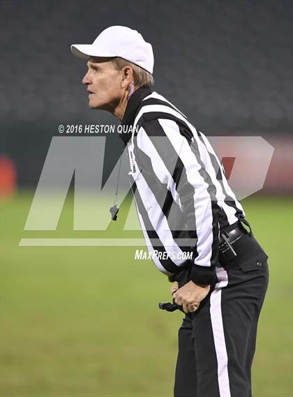 Thumbnail 3 in St. John Bosco vs Mater Dei (CIF-SS D1 Final) photogallery.