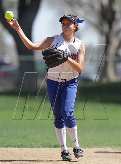Thumbnail 3 in Canyon vs. Serrano (Hi Desert Classic) photogallery.