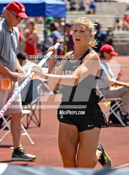 Thumbnail 2 in IHSAA Finals (Pole Vault)  photogallery.