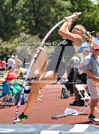 Thumbnail 3 in IHSAA Finals (Pole Vault)  photogallery.
