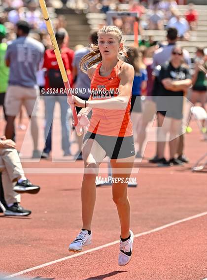 Thumbnail 3 in IHSAA Finals (Pole Vault)  photogallery.
