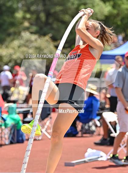 Thumbnail 3 in IHSAA Finals (Pole Vault)  photogallery.