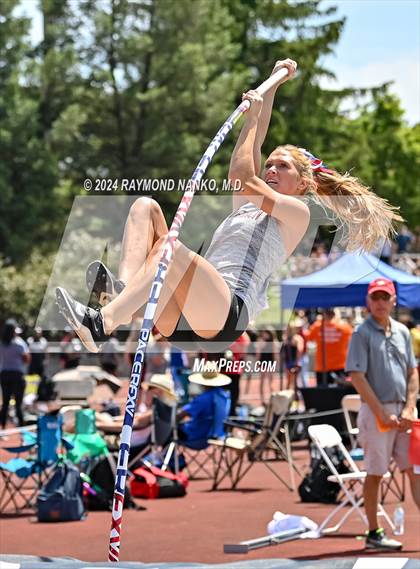 Thumbnail 3 in IHSAA Finals (Pole Vault)  photogallery.