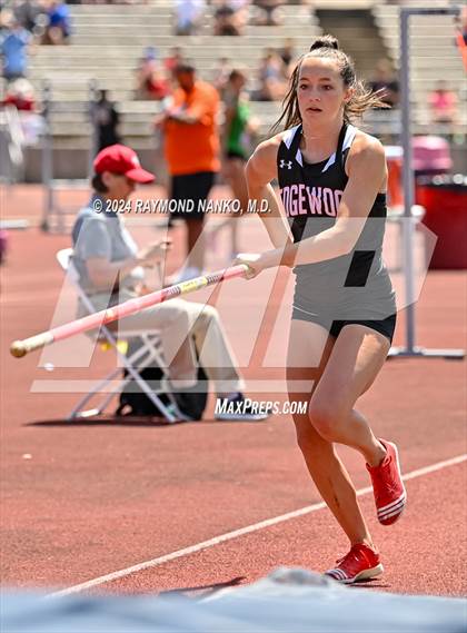 Thumbnail 1 in IHSAA Finals (Pole Vault)  photogallery.