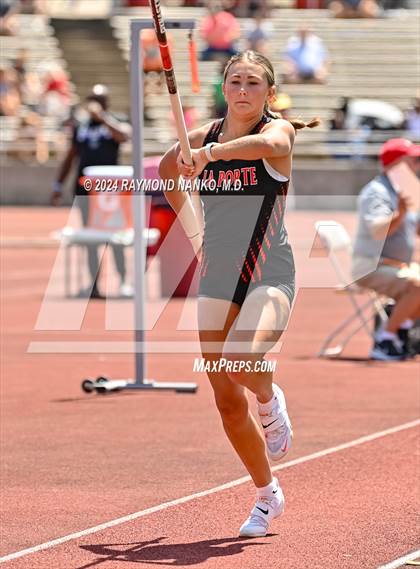 Thumbnail 3 in IHSAA Finals (Pole Vault)  photogallery.