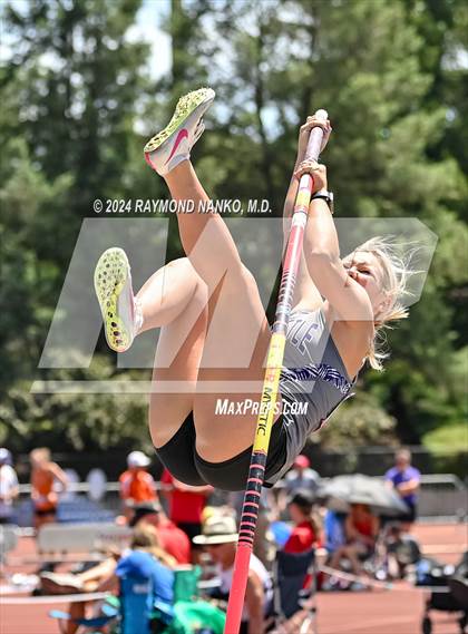 Thumbnail 2 in IHSAA Finals (Pole Vault)  photogallery.