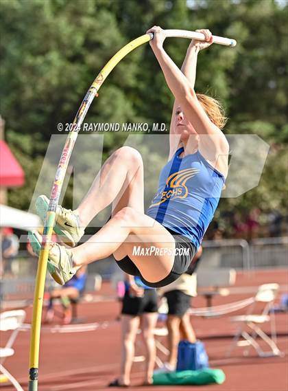 Thumbnail 3 in IHSAA Finals (Pole Vault)  photogallery.