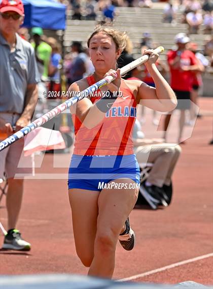 Thumbnail 2 in IHSAA Finals (Pole Vault)  photogallery.
