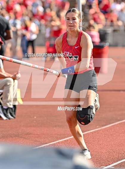 Thumbnail 2 in IHSAA Finals (Pole Vault)  photogallery.