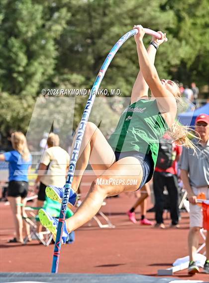 Thumbnail 3 in IHSAA Finals (Pole Vault)  photogallery.