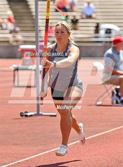 Thumbnail 3 in IHSAA Finals (Pole Vault)  photogallery.