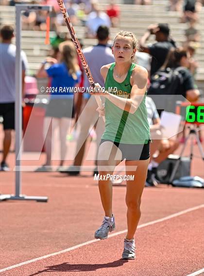 Thumbnail 2 in IHSAA Finals (Pole Vault)  photogallery.