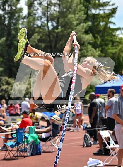 Thumbnail 2 in IHSAA Finals (Pole Vault)  photogallery.