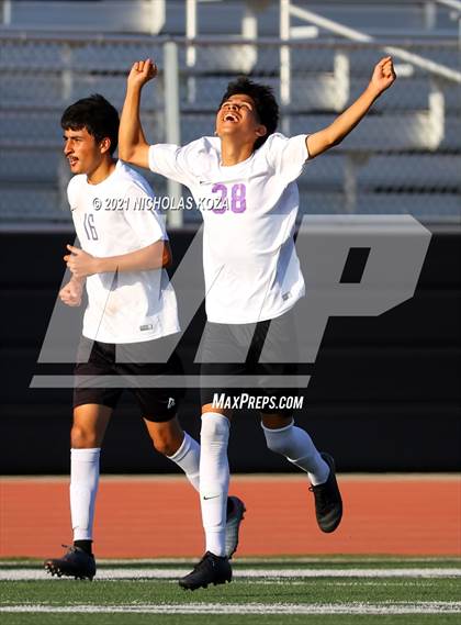 Thumbnail 1 in El Rancho vs. Lynwood (CIF SS D3 Playoffs) photogallery.