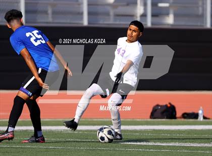Thumbnail 2 in El Rancho vs. Lynwood (CIF SS D3 Playoffs) photogallery.