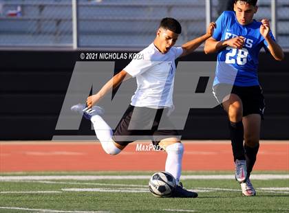 Thumbnail 3 in El Rancho vs. Lynwood (CIF SS D3 Playoffs) photogallery.