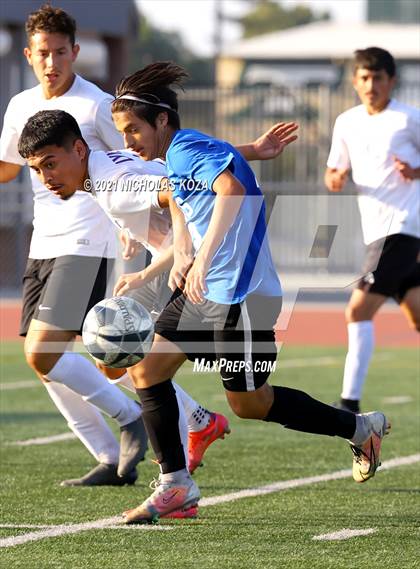Thumbnail 3 in El Rancho vs. Lynwood (CIF SS D3 Playoffs) photogallery.