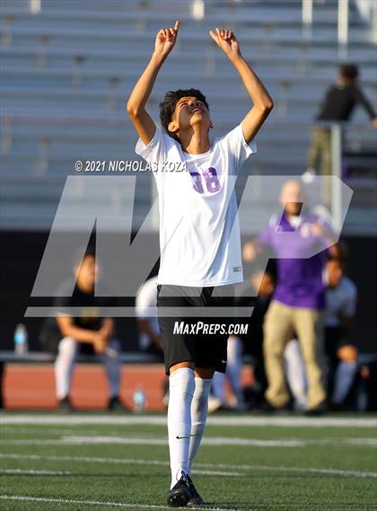 Thumbnail 2 in El Rancho vs. Lynwood (CIF SS D3 Playoffs) photogallery.