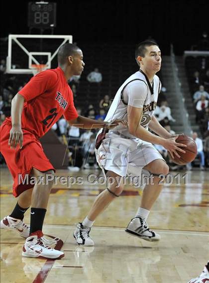 Thumbnail 1 in La Canada vs. Lutheran (CIF SoCal D3 Regional Final) photogallery.