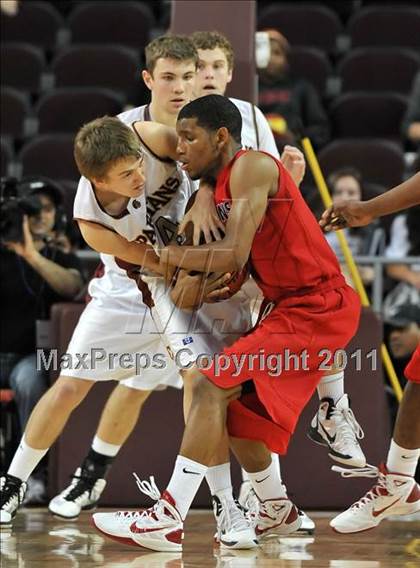 Thumbnail 3 in La Canada vs. Lutheran (CIF SoCal D3 Regional Final) photogallery.