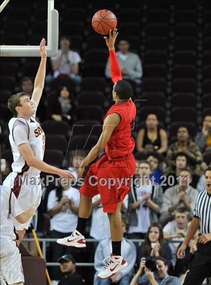 Thumbnail 3 in La Canada vs. Lutheran (CIF SoCal D3 Regional Final) photogallery.