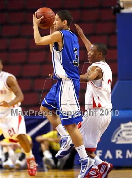 Thumbnail 2 in St. Mary's vs. Price (CIF State D4 Final) photogallery.