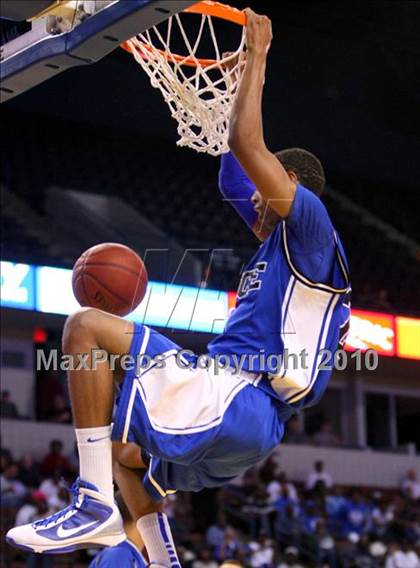 Thumbnail 2 in St. Mary's vs. Price (CIF State D4 Final) photogallery.