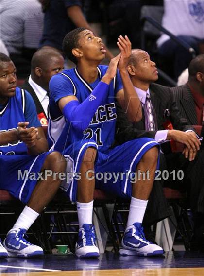 Thumbnail 3 in St. Mary's vs. Price (CIF State D4 Final) photogallery.