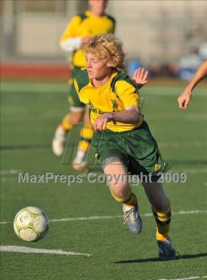 Thumbnail 2 in El Camino vs. Rio Americano (CIF SJS D3 Final) photogallery.