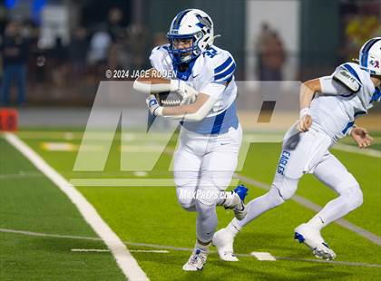 Thumbnail 2 in Lindale @ Little Cypress-Mauriceville (UIL Football 4A D1 Region 3 BI-District) photogallery.