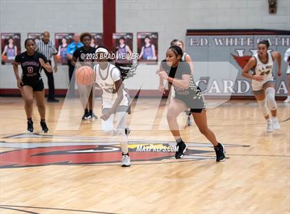 Thumbnail 2 in Istrouma vs E.D. White (D2 regional) photogallery.