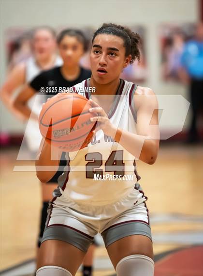 Thumbnail 1 in Istrouma vs E.D. White (D2 regional) photogallery.