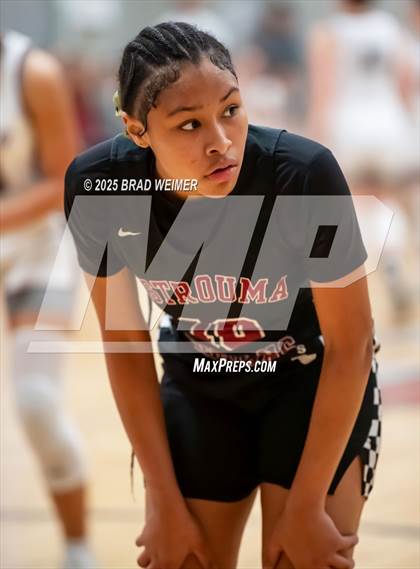 Thumbnail 3 in Istrouma vs E.D. White (D2 regional) photogallery.