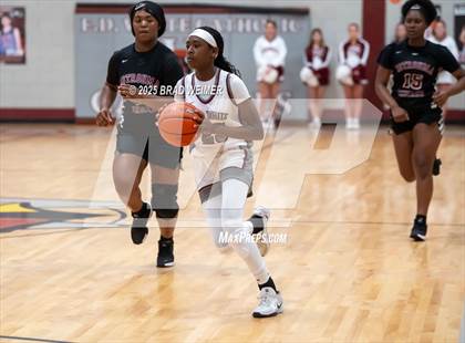 Thumbnail 3 in Istrouma vs E.D. White (D2 regional) photogallery.