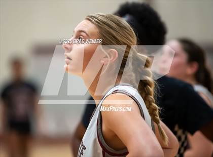 Thumbnail 2 in Istrouma vs E.D. White (D2 regional) photogallery.