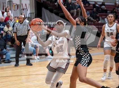 Thumbnail 2 in Istrouma vs E.D. White (D2 regional) photogallery.