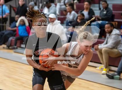 Thumbnail 2 in Istrouma vs E.D. White (D2 regional) photogallery.