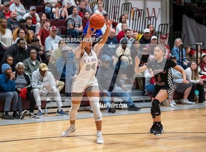 Thumbnail 2 in Istrouma vs E.D. White (D2 regional) photogallery.