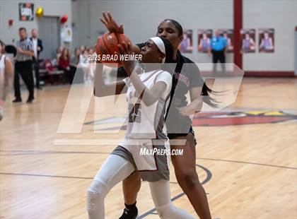 Thumbnail 2 in Istrouma vs E.D. White (D2 regional) photogallery.