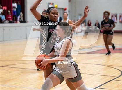 Thumbnail 2 in Istrouma vs E.D. White (D2 regional) photogallery.