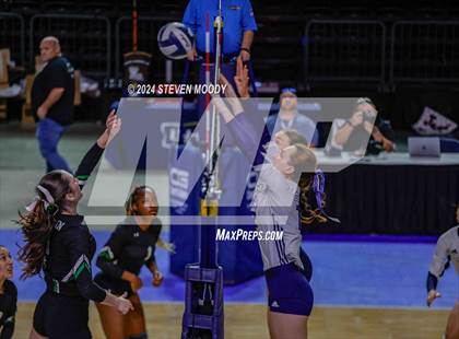 Thumbnail 2 in Benjamin Franklin vs. St. Thomas More (LHSAA Division I Final) photogallery.