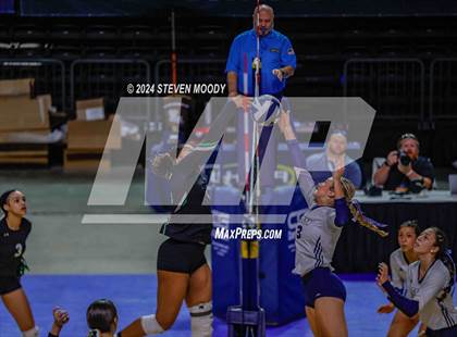 Thumbnail 1 in Benjamin Franklin vs. St. Thomas More (LHSAA Division I Final) photogallery.