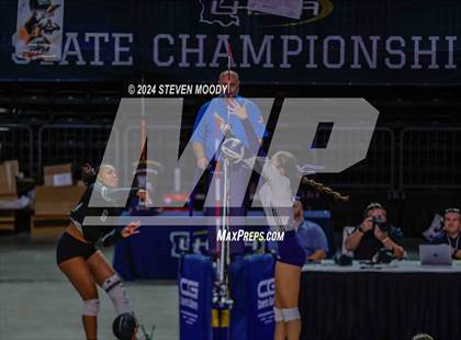 Thumbnail 3 in Benjamin Franklin vs. St. Thomas More (LHSAA Division I Final) photogallery.