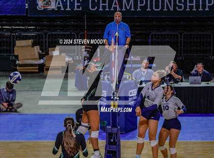 Thumbnail 2 in Benjamin Franklin vs. St. Thomas More (LHSAA Division I Final) photogallery.